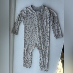 Kyte BABY Gray Leopard Print Footie